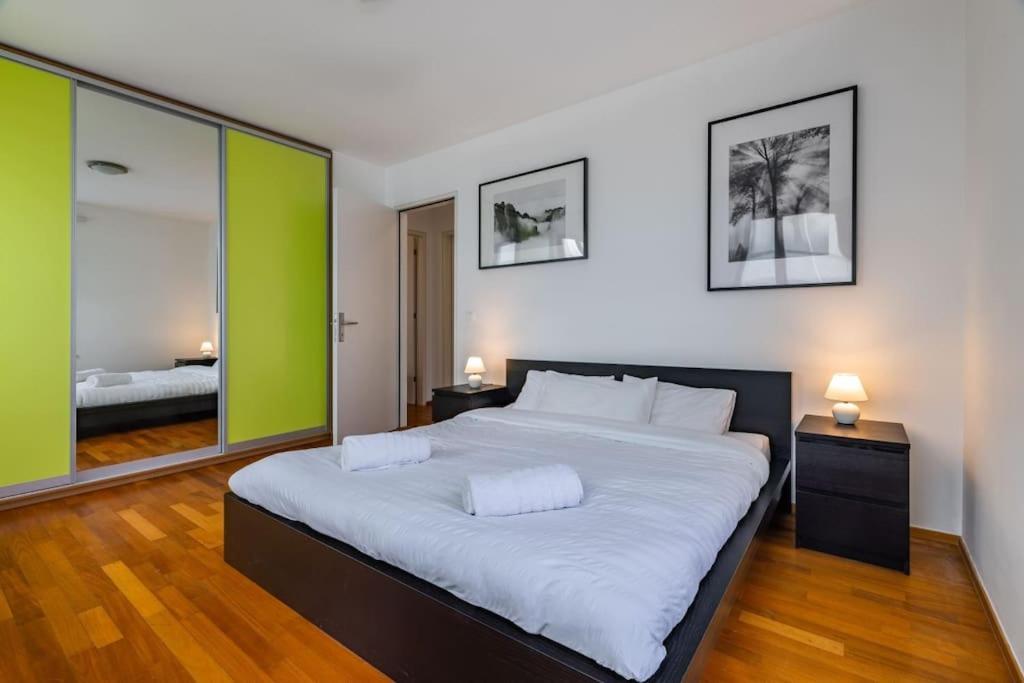Modern Spacious Flat With A Terrace And A Parking 布拉格 外观 照片