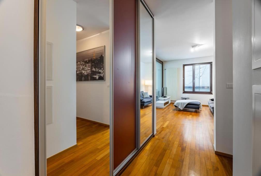 Modern Spacious Flat With A Terrace And A Parking 布拉格 外观 照片