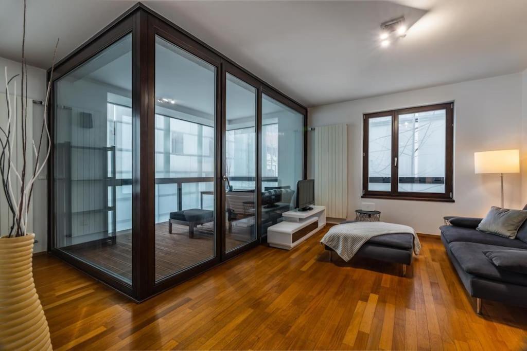 Modern Spacious Flat With A Terrace And A Parking 布拉格 外观 照片