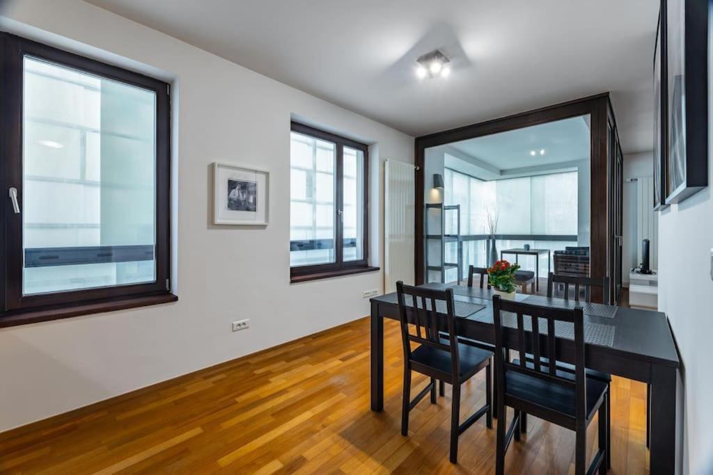Modern Spacious Flat With A Terrace And A Parking 布拉格 外观 照片