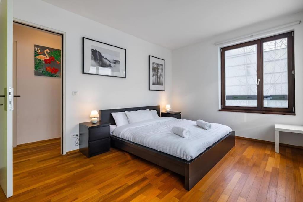 Modern Spacious Flat With A Terrace And A Parking 布拉格 外观 照片
