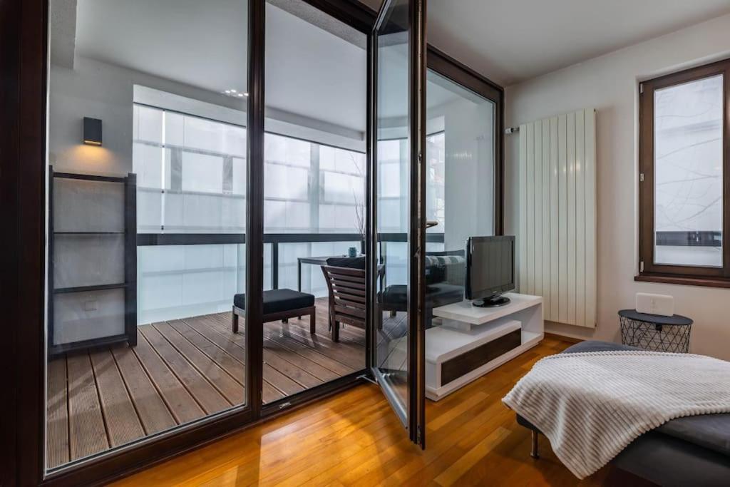 Modern Spacious Flat With A Terrace And A Parking 布拉格 外观 照片