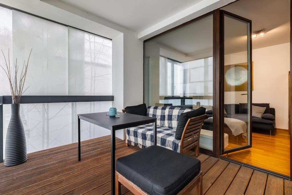 Modern Spacious Flat With A Terrace And A Parking 布拉格 外观 照片