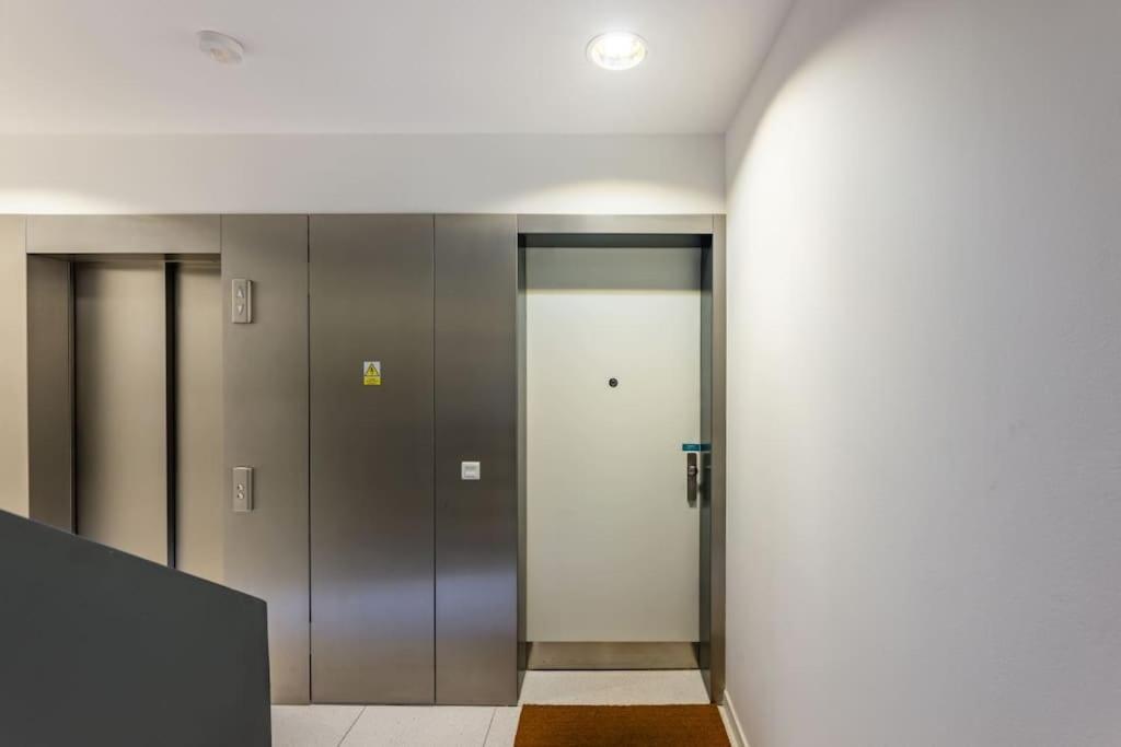 Modern Spacious Flat With A Terrace And A Parking 布拉格 外观 照片