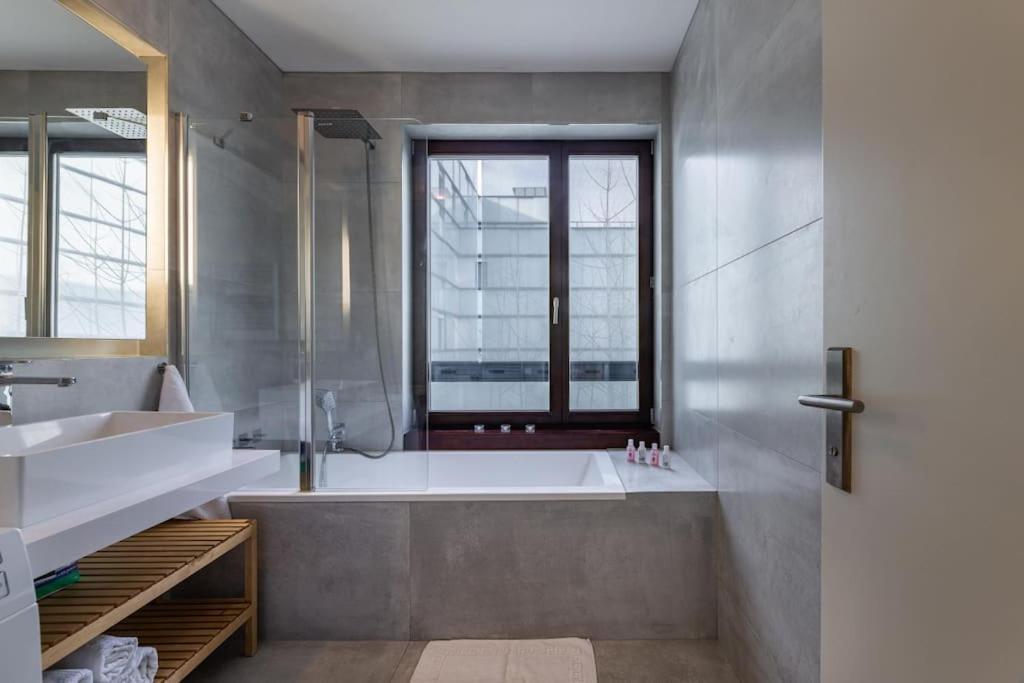 Modern Spacious Flat With A Terrace And A Parking 布拉格 外观 照片