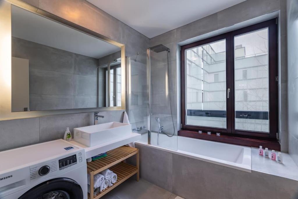 Modern Spacious Flat With A Terrace And A Parking 布拉格 外观 照片